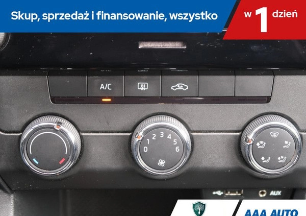 Skoda Octavia cena 43000 przebieg: 177047, rok produkcji 2017 z Połczyn-Zdrój małe 232